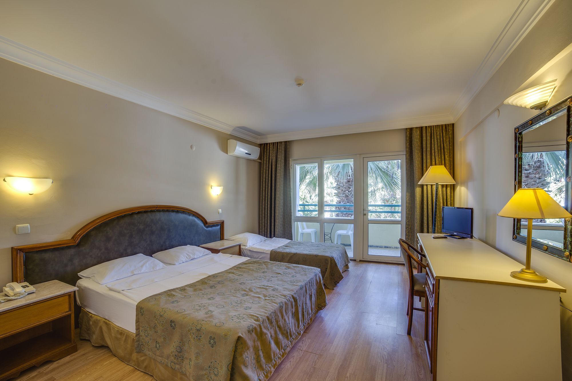 La Santa Maria Hotel Kusadası Extérieur photo